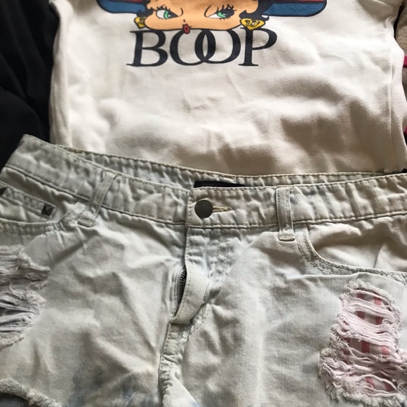Betty Boop t shirt & denim shorts 🇺🇸 - Picture 4 of 13